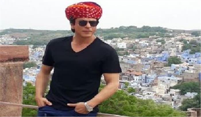 शाहरुख ने राजस्थान के पारंपरिक भोजन का लुत्फ उठाया​​​​​​​