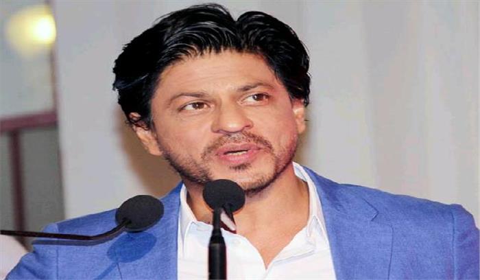 शाहरुख की कार से टकराया मीडियाकर्मी, अस्पताल पहुंचाया