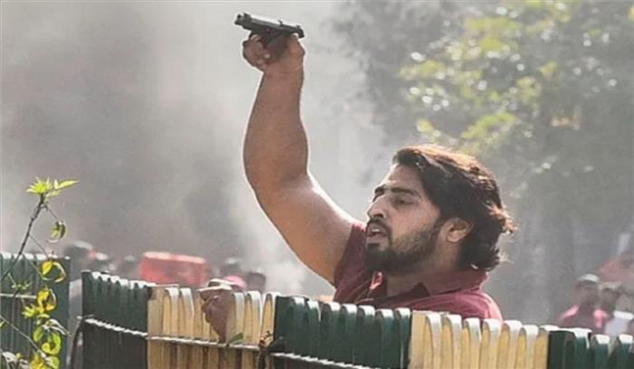 दिल्ली हिंसा: शाहरुख खान का पिस्तौल बरामद! दिल्ली हिंसा: शाहरुख खान का पिस्तौल बरामद!