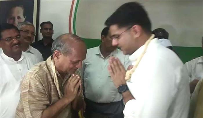 सहयोगियों संग पूर्व मंत्री शैलेन्द्र जोशी ने फिर पकड़ी कांग्रेस की डोर