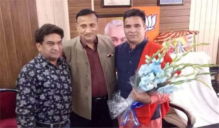   जम्मू में कांग्रेस को बड़ा झटका, वरिष्ठ नेता शाम लाल भाजपा में शामिल 