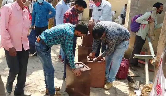 शामली में चुनाव ड्यूटी में गए कई कर्मचारी संक्रमित शामली में चुनाव ड्यूटी में गए कई कर्मचारी संक्रमित