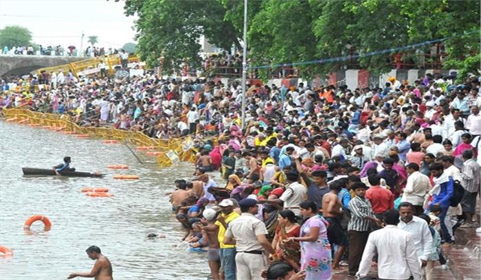 मध्यप्रदेश :शनिश्चरी अमावस्या पर हजारों ने लगाई क्षिप्रा में डुबकी