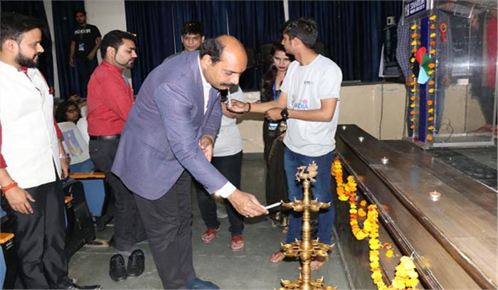 मुद्दों पर मजबूत पकड़ बनाए मीडिया: जाहिद