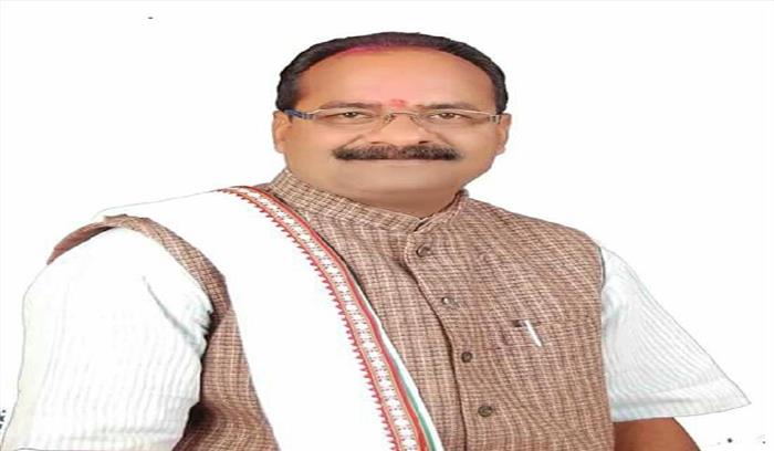 शासकीय अधिकारी बिना रिश्वत के काम नहीं कर रहे : शर्मा