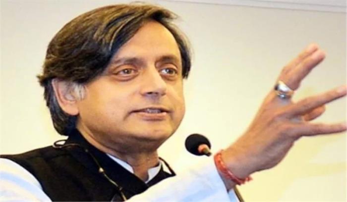 शशि थरूर जामिया, शाहीन बाग में प्रदर्शन स्थल पर गए