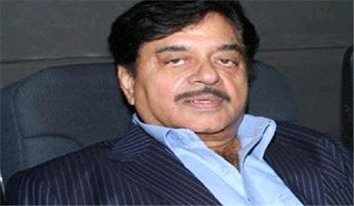 शत्रुघ्न ने कहा- धमकी देने के बजाय पार्टी से बाहर निकाले