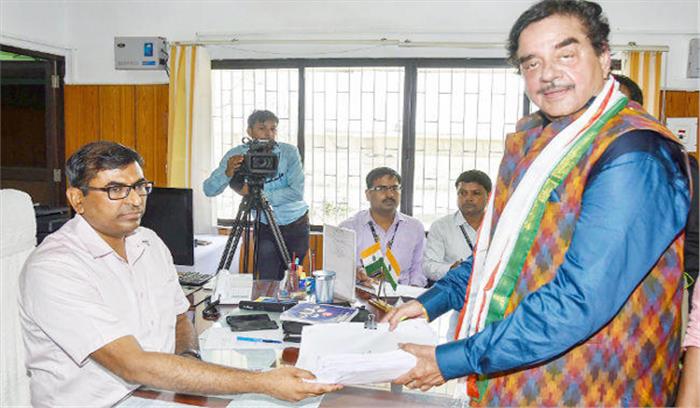 शत्रुघ्न सिन्हा ने ‘रोड शो’ के बाद पटना साहिब से नामांकन दाखिल किया