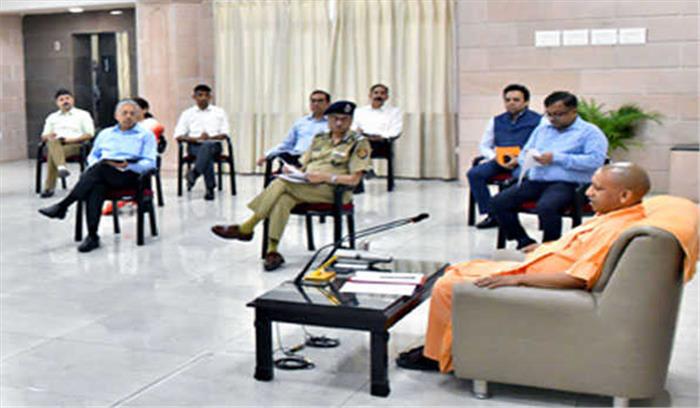 शेल्टर होम्स में सोशल डिस्टेसिंग का रखें ध्यान : योगी