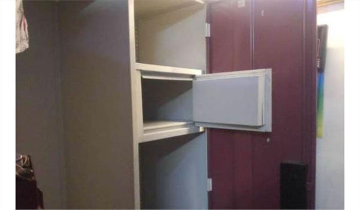 मध्यप्रदेश : व्यापारी के घर में तिजोरी से तीन लाख रुपए का माल पार