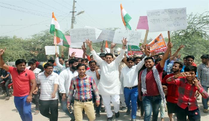 भाजपा सरकार का विकास सिर्फ कागजों तक : ललित