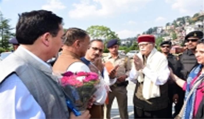 आडवाणी परिवार के साथ शिमला पहुंचे आडवाणी परिवार के साथ शिमला पहुंचे