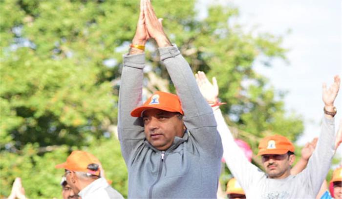 स्वस्थ जीवनशैली के लिए योग अपनाएं : हिमाचल के राज्यपाल