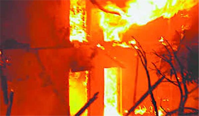 पांगी में दो मंजिला भवन जलकर राख,चार परिवार बेघर