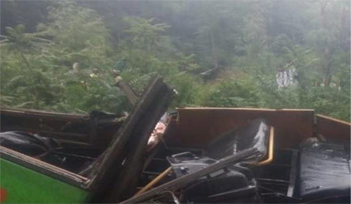 हिमाचल प्रदेश : कुल्लू बस हादसे में मरने वालों की संख्या 44, घायल की संख्या 31