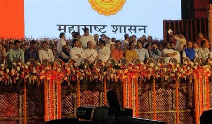 महाराष्ट्र: शपथग्रहण समारोह में हिस्सा लेने पहुंचे राज ठाकरे