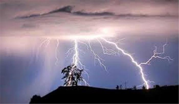 शिवपुरी में बिजली गिरने से तीन महिलाएं झुलसीं