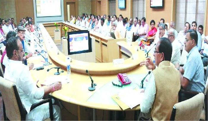 मुख्यमंत्री ने अधिकारियों को चेताया, नतीजे नहीं दिये तो जाएगी नौकरी