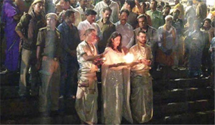 ‘धडक’ अभिनेत्री जान्ह्वी ने किया बाबा भोले का दर्शन-पूजन, की गंगा आरती