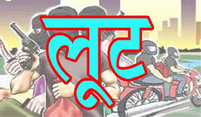 मुजफ्फरनगर : बदमाश दुकान में घुसकर गल्ले में रखे 68 हजार लूटकर फरार मुजफ्फरनगर : बदमाश दुकान में घुसकर गल्ले में रखे 68 हजार लूटकर फरार