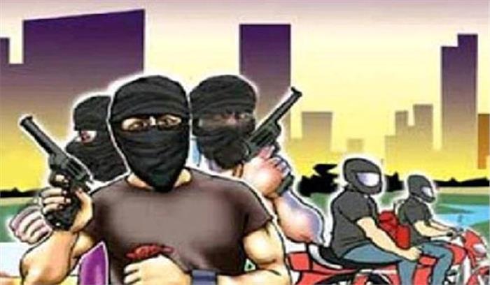 एक्सप्रेस-वे पर लिफ्ट देकर कर्मचारी से तीस हजार लूटे