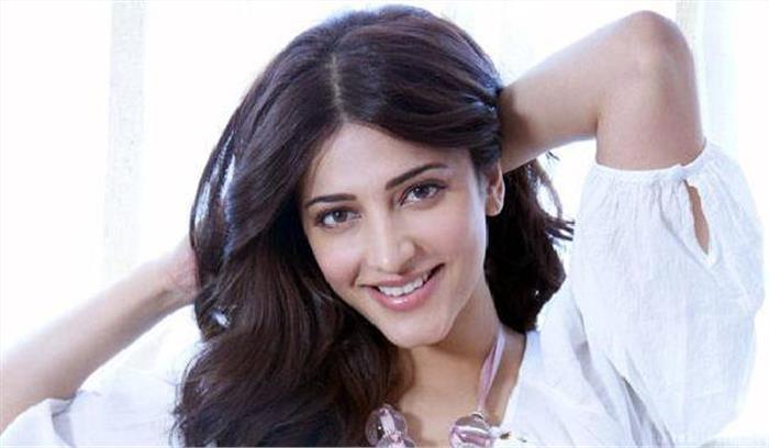 श्रुति हासन ने पिता, दोस्तों को बहन होगी तेरी फिल्म दिखाई