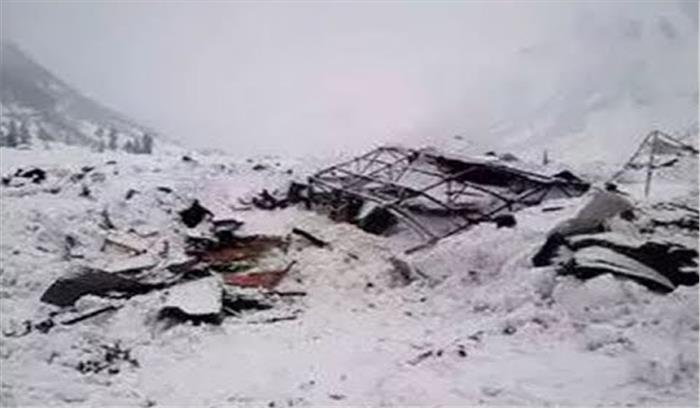 सियाचिन हिमखंड पर बर्फीले तूफान ने ली 6 की जान, इनमें चार जवान और दो कुली सियाचिन हिमखंड पर बर्फीले तूफान ने ली 6 की जान, इनमें चार जवान और दो कुली