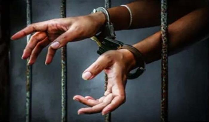 बीमार महिला की पिटाई के मामले में नर्स गिरफ्तार