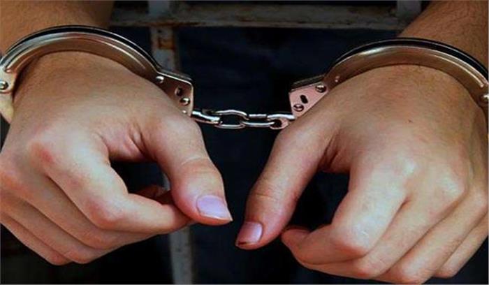 उत्तर प्रदेश :दो नेपाली तस्कर गिरफ्तार,78 बोतल शराब बरामद