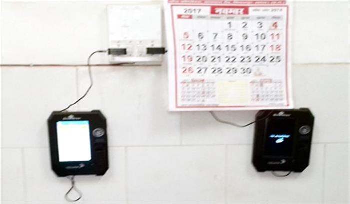 बायोमैट्रिक्स पर हाजिरी नहीं लगाते सिम्स के कर्मचारी