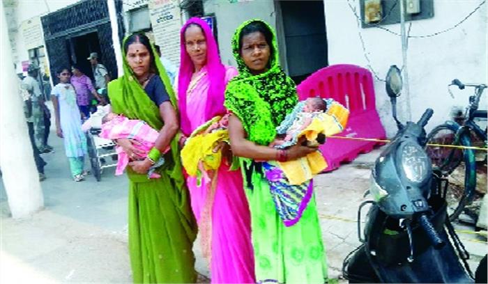 सिम्स के गेट में प्रसूता ने स्कार्पियों में दिया बच्चे को जन्म