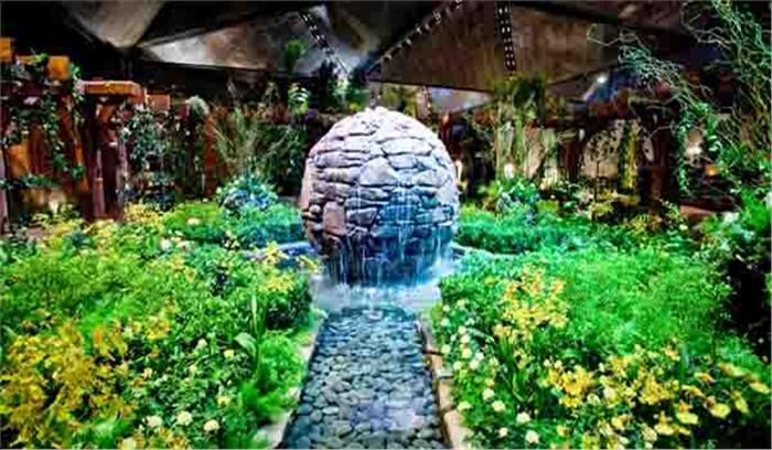 सिंगापुर ने बनाई विश्व की सबसे बड़ी फूलों की टोकरी