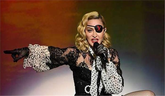 60 साल की होने की सजा मिल रही है मुझे : मैडोना 60 साल की होने की सजा मिल रही है मुझे : मैडोना