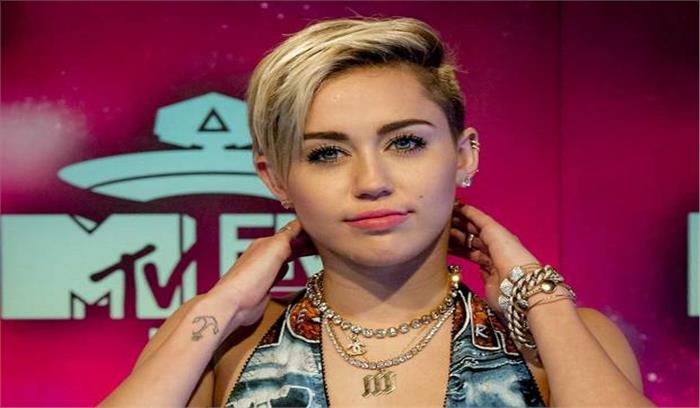 माईली को इस वजह से नहीं किया ग्रैमी में आमंत्रित