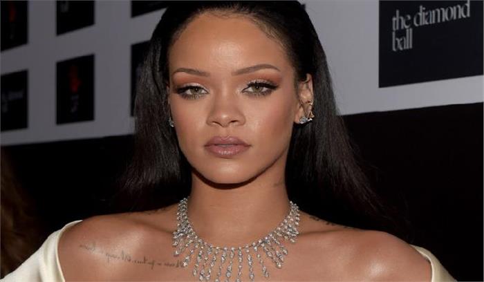 अतीत की यात्रा करना चाहती हैं रिहाना