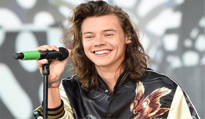 अभिनेता हैरी स्टाइल्स जूते चोरी होने के डर से बूट पहनते हैं 