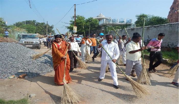 सिरपुर में स्वच्छता के लिए किया गया श्रमदान