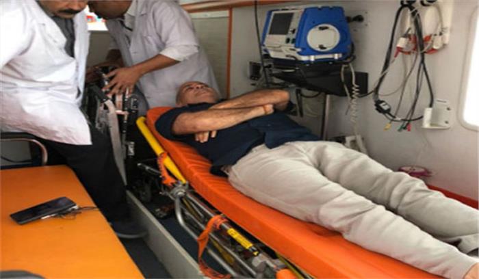 सिसोदिया अस्पताल में भर्ती, आईएएस अधिकारी वार्ता को राजी 