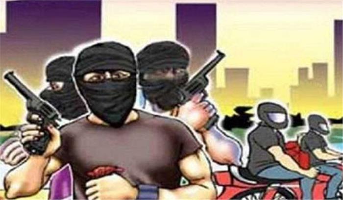 बैंक ग्राहक सेवा केन्द्र के कार्यालय से पांच लाख की लूट