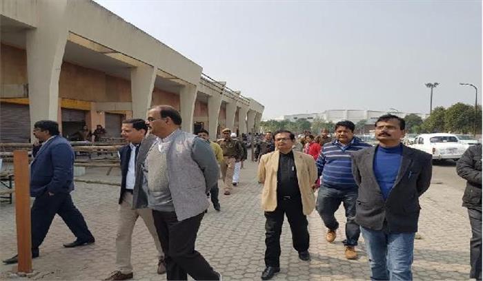 जिलाधिकारी ने किया मतगणना स्थल का निरीक्षण