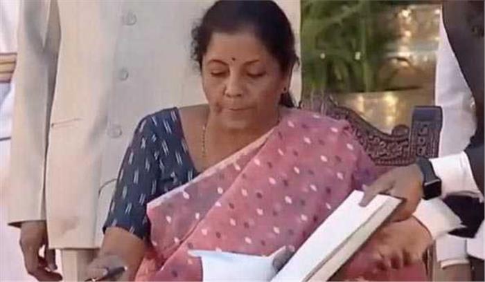 सीतारमण बनीं देश की दूसरी महिला वित्त मंत्री सीतारमण बनीं देश की दूसरी महिला वित्त मंत्री