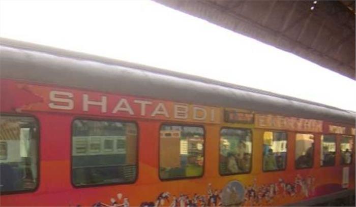 सेना भर्ती से लौट रहे युवकों ने सिथौली स्टेशन पर हंगामा किया