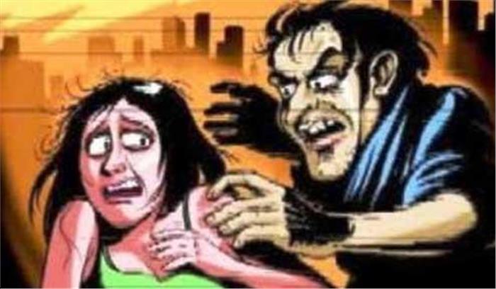 स्काई प्रबंधन के खिलाफ छेड़छाड़ की शिकायत