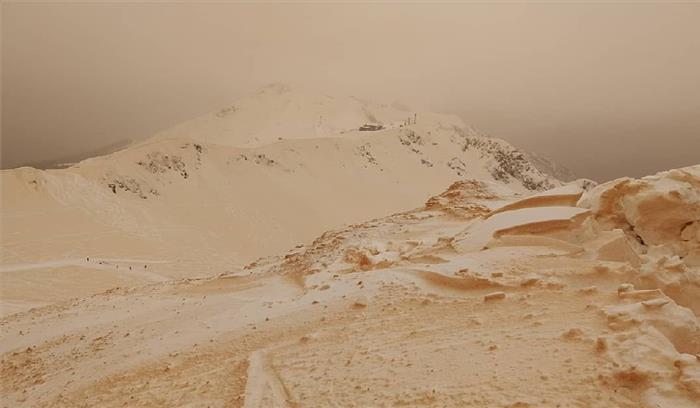 जानें नारंगी रंग की बर्फ का राज़