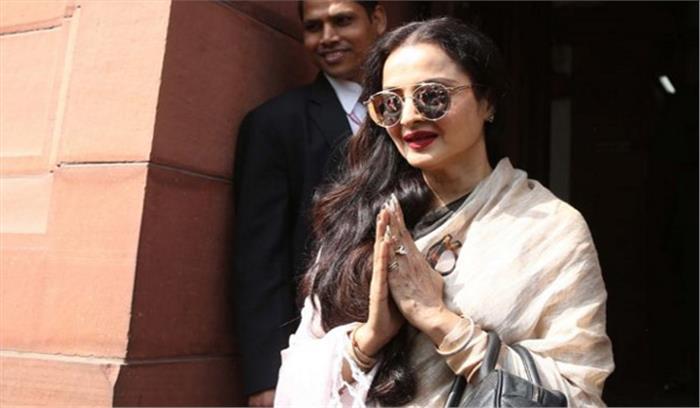 अपने मुकाबले स्मिता पाटिल को कहीं ज्यादा बेहतर अभिनेत्री मानती हैं रेखा अपने मुकाबले स्मिता पाटिल को कहीं ज्यादा बेहतर अभिनेत्री मानती हैं रेखा