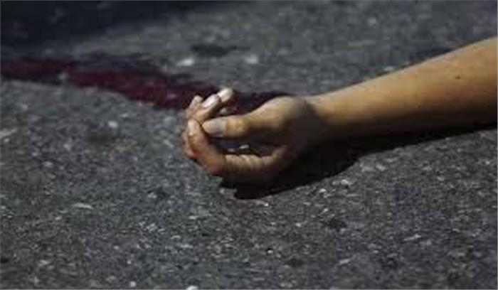 स्नैचिंग के आरोपी ने अदालत की 5 वीं मंजिल से छलांग लगाकर दी जान स्नैचिंग के आरोपी ने अदालत की 5 वीं मंजिल से छलांग लगाकर दी जान