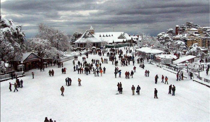 शिमला और मनाली में बर्फबारी, अन्य इलाकों से टूटा संपर्क