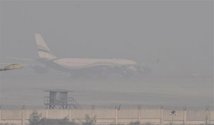 बर्फबारी और कोहरे के चलते श्रीनगर हवाईअड्डे का संचालन बाधित