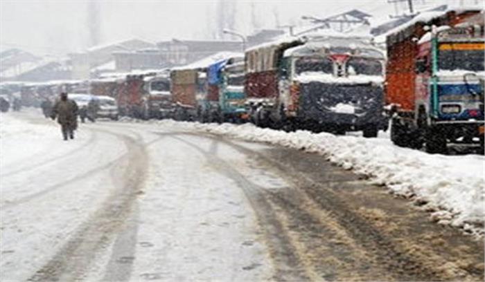 जम्मू-कश्मीर में भूस्खलन के कारण राष्ट्रीय राजमार्ग बंद