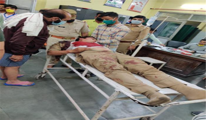 सोशल-डिस्टेंसिंग कराने गए दारोगा को भीड़ ने अधमरा किया, 2 महिलाओं सहित 3 पकड़े सोशल-डिस्टेंसिंग कराने गए दारोगा को भीड़ ने अधमरा किया, 2 महिलाओं सहित 3 पकड़े